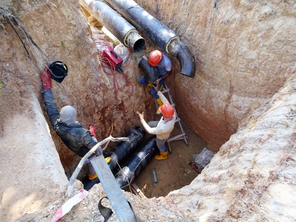 Workers Deep in Trench Without Proper Egress